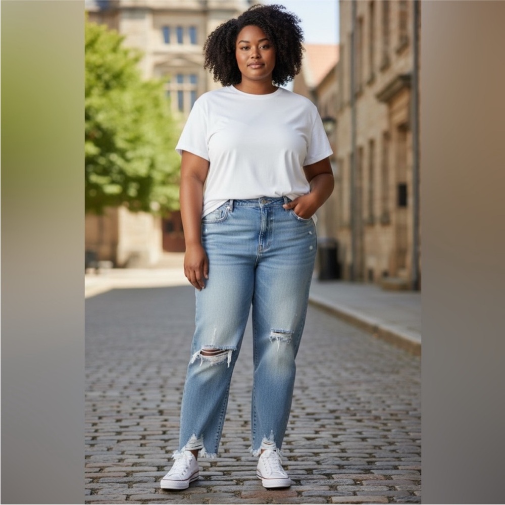 NWT Good American Plus Size Light Wash Distressed Ankle Cropped Jeans - Size 22
